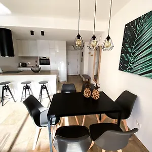 Beautiful New With Sea View Apartamento